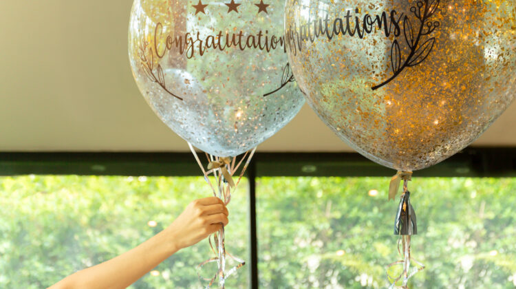 Napełnianie balonów helem – Jak to zrobić, koszty i niezbędne narzędzia